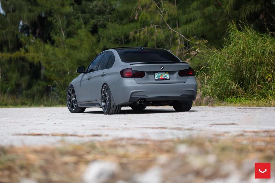  BMW 328i Sedan on Vossen Wheels (VFS-6) 2016 года  (фото 32 из 47)